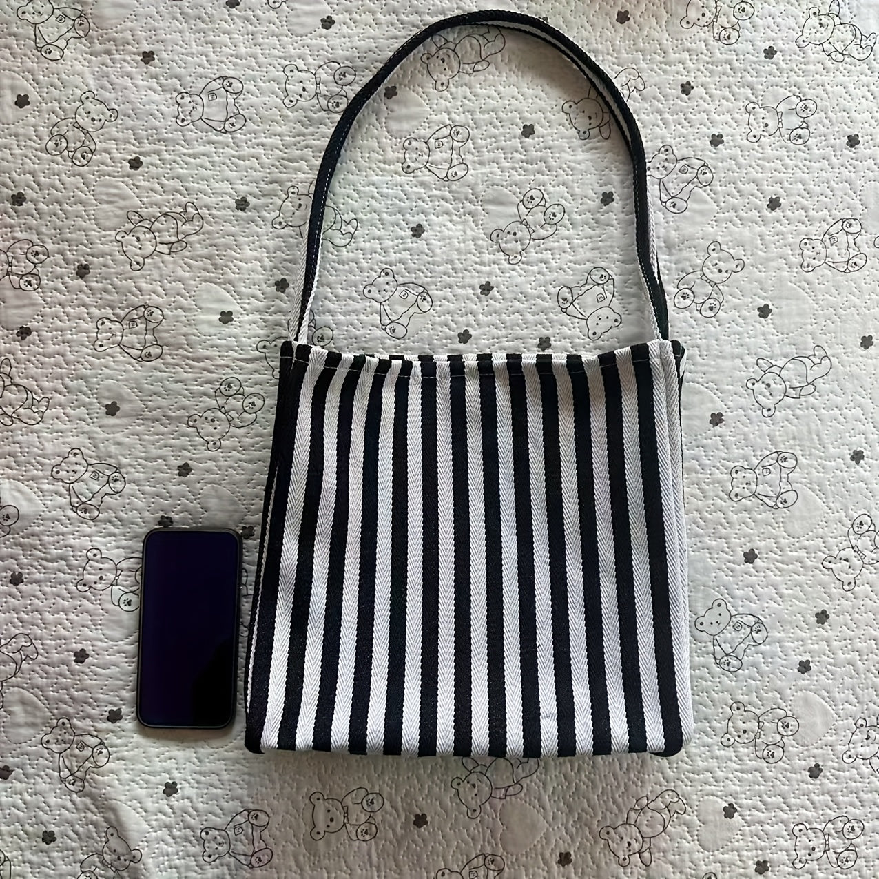 Spacious & Versatile Chic Canvas Tote - Durable & Easy to Clean - Ideal For Work, School Or Day Out